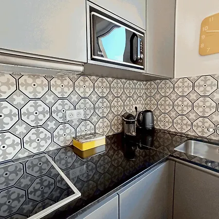 Brand-new 1 Bedroom Fully Refurbished Διαμέρισμα
