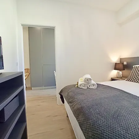 Brand-new 1 Bedroom Fully Refurbished * Κάννες