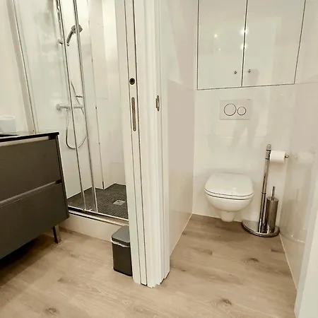 Brand-new 1 Bedroom Fully Refurbished